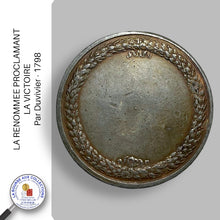 Charger l&#39;image dans la galerie, Médaille - LA RENOMMEE PROCLAMANT LA VICTOIRE par Duvivier - 1798
